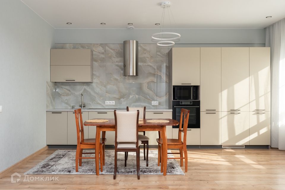 Сдаётся 3-комнатная квартира, 100.1 м²