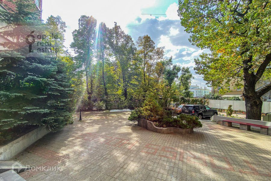 Сдаётся 4-комнатная квартира, 240 м²
