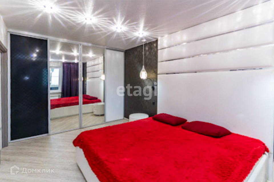 Продаётся 4-комнатная квартира, 131 м²