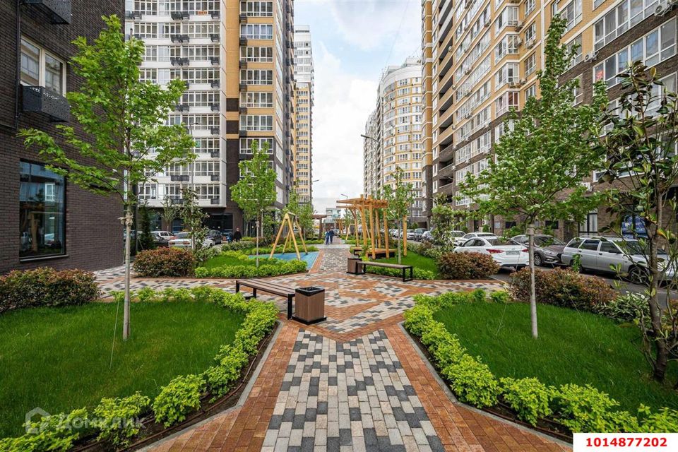 Продаётся 3-комнатная квартира, 102 м²