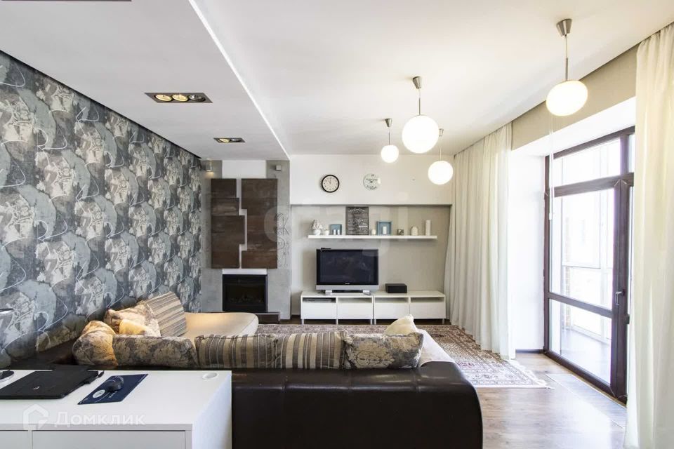 Продаётся 3-комнатная квартира, 139.5 м²