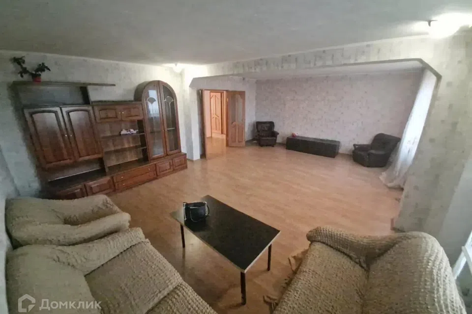 Продаётся 4-комнатная квартира, 136 м²
