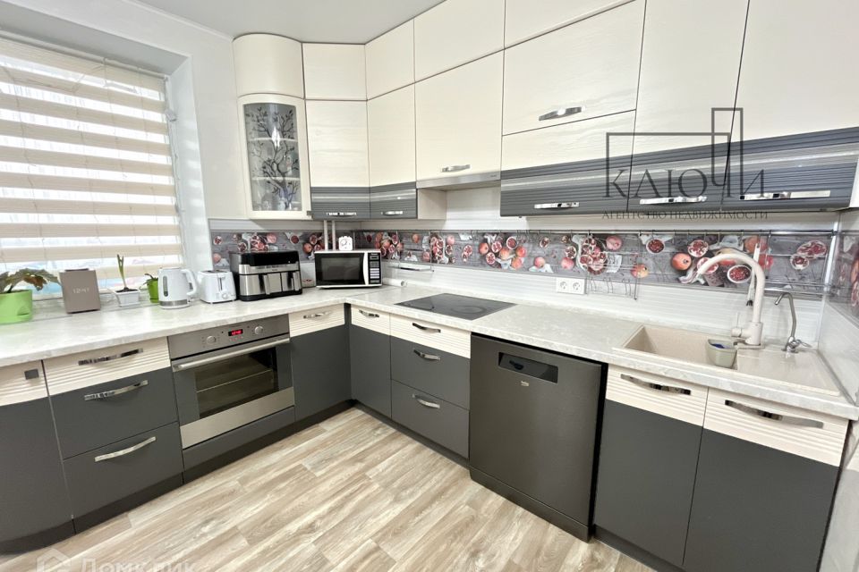Продаётся 3-комнатная квартира, 108.4 м²