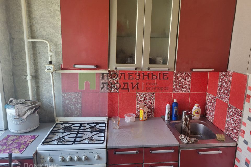 Продаётся 4-комнатная квартира, 61.6 м²