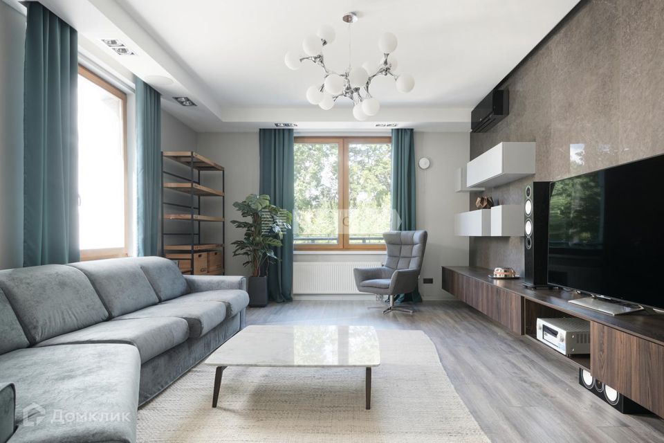 Сдаётся 2-комнатная квартира, 77.2 м²