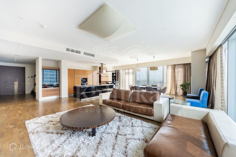 Продаётся 3-комнатная квартира, 187.9 м²