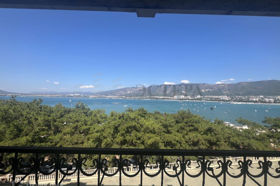 Продаётся 2-комнатная квартира, 100 м²