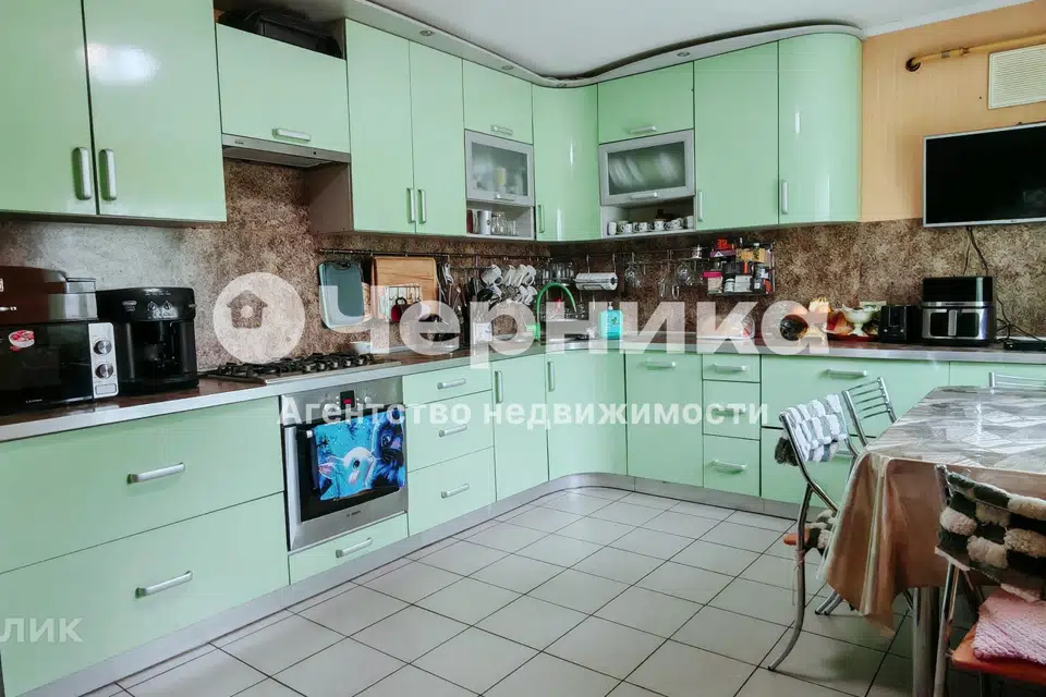 Продаётся 2-этажный дом, 225 м²