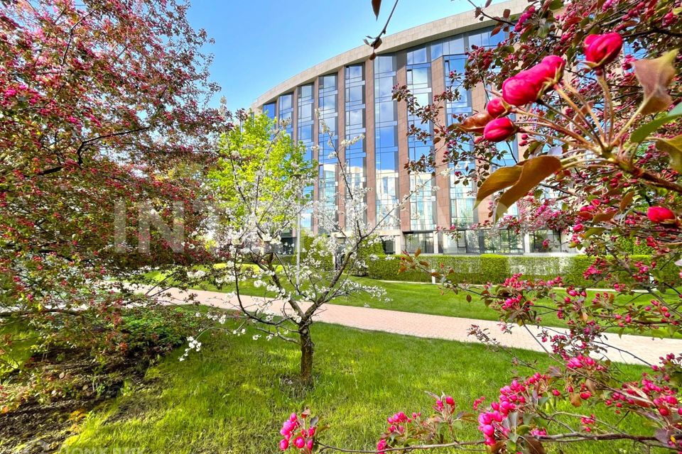 Продаётся 4-комнатная квартира, 141 м²
