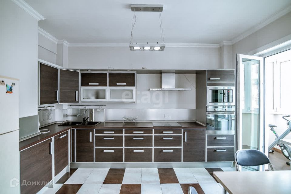 Сдаётся 2-комнатная квартира, 91.5 м²