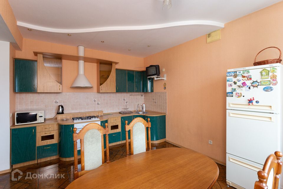 Продаётся 4-комнатная квартира, 167.1 м²