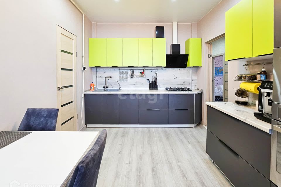 Продаётся 2-комнатная квартира, 90.1 м²