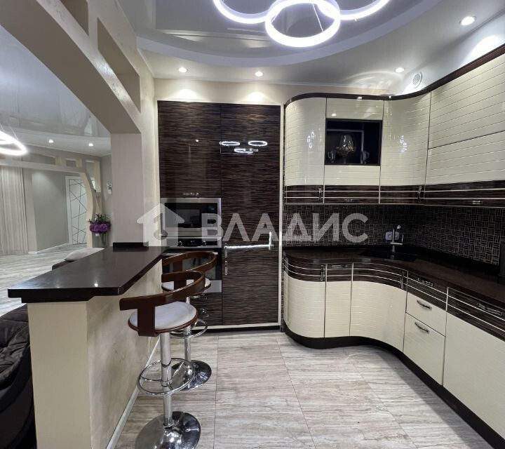 Продаётся 4-комнатная квартира, 133.4 м²