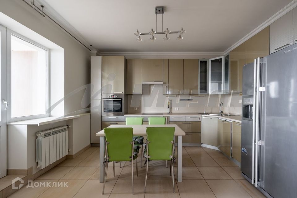 Продаётся 4-комнатная квартира, 142.3 м²