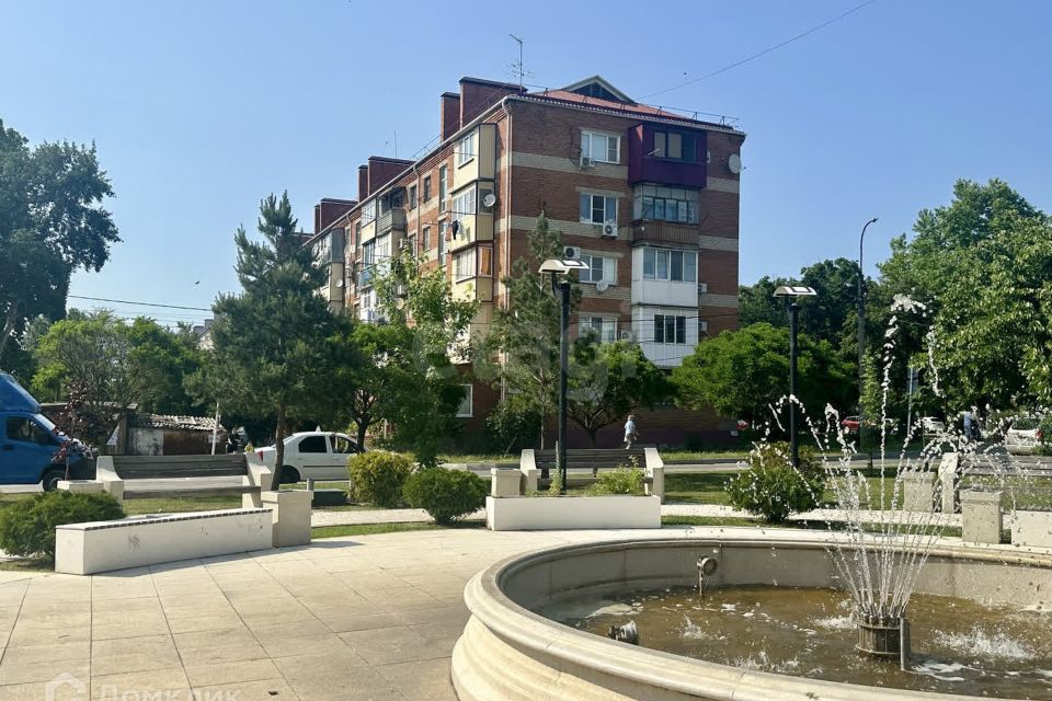 Продаётся 3-комнатная квартира, 48.5 м²