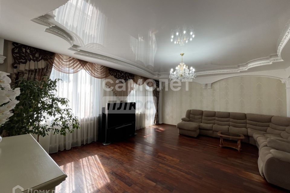 Продаётся 4-комнатная квартира, 145.1 м²