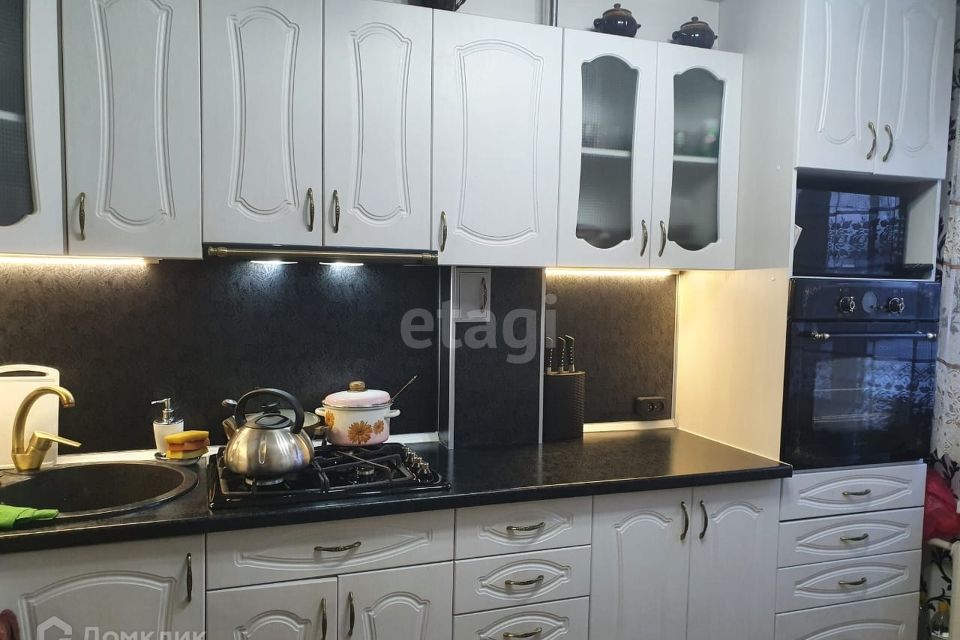 Продаётся 4-комнатная квартира, 70.5 м²