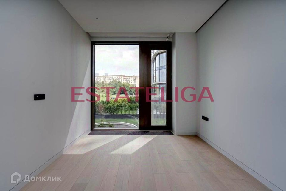 Продаётся 4-комнатная квартира, 135 м²