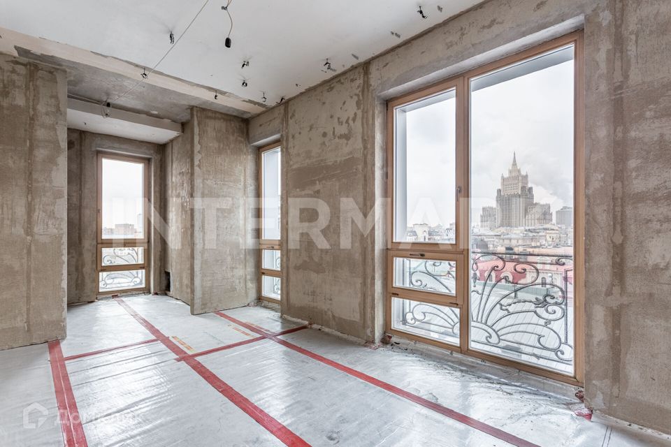 Продаётся 4-комнатная квартира, 254 м²