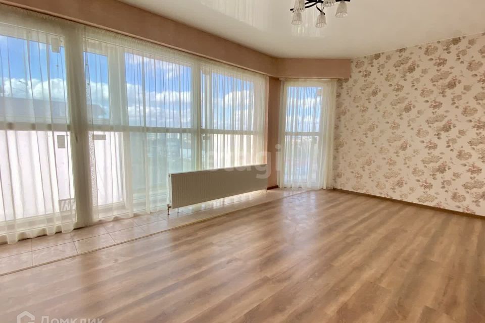 Продаётся 4-комнатная квартира, 125 м²