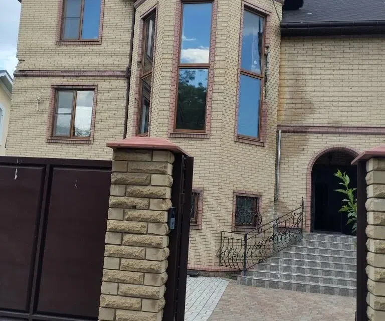Продаётся 4-этажный дом, 400 м²