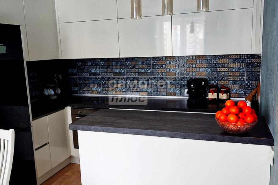 Продаётся 3-комнатная квартира, 100 м²