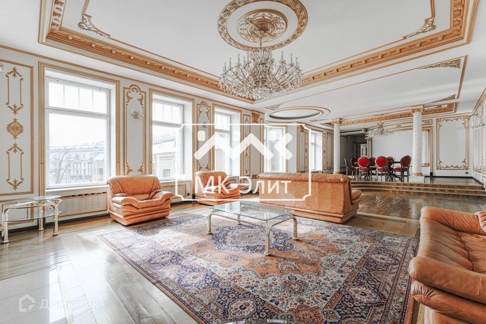 Продаётся 7-комнатная квартира, 358.9 м²