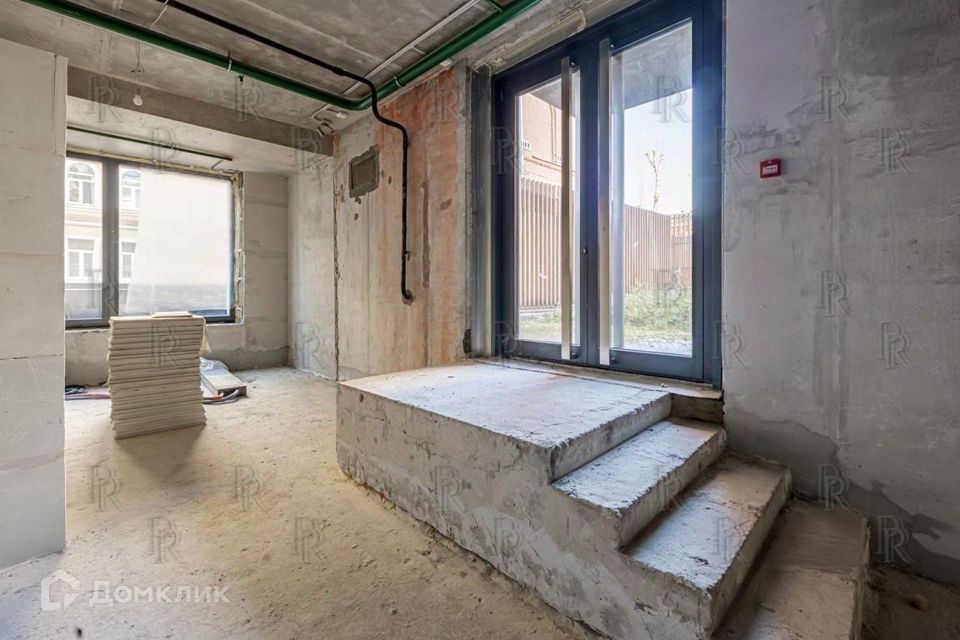 Продаётся 5-комнатная квартира, 203 м²
