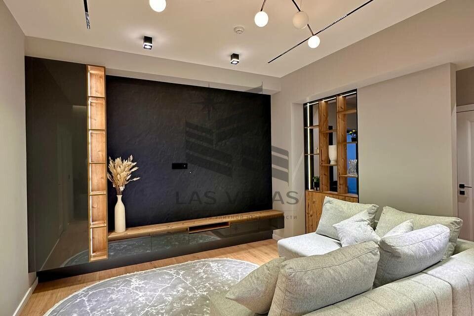 Сдаётся 4-комнатная квартира, 140 м²