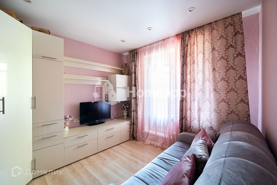 Продаётся 4-комнатная квартира, 62.2 м²