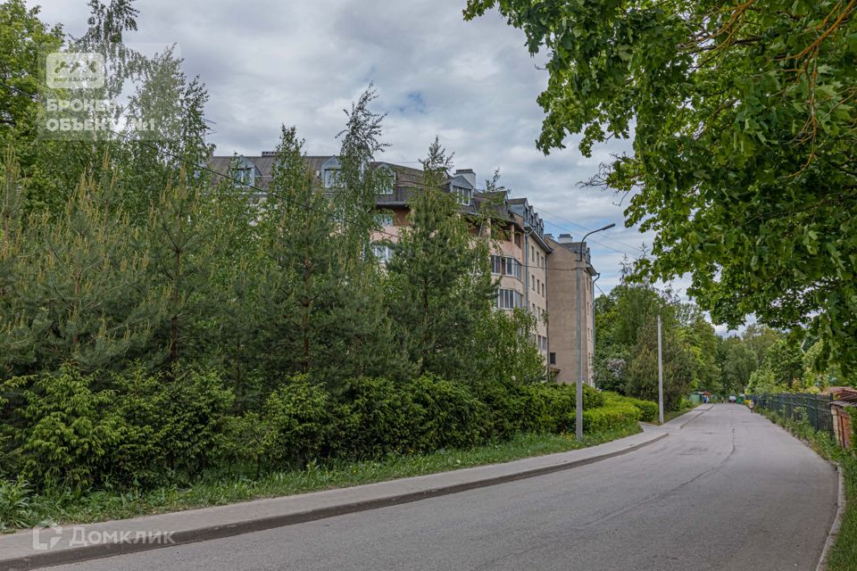 Продаётся 4-комнатная квартира, 160.9 м²