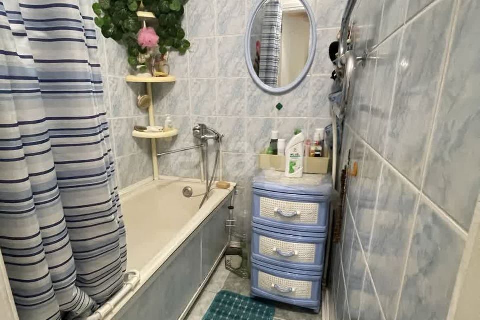 Продаётся 4-комнатная квартира, 59.4 м²