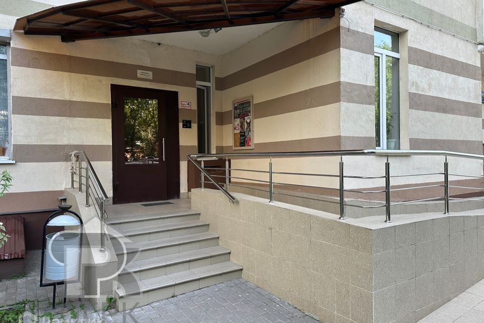 Продаётся 1-комнатная квартира, 56.8 м²