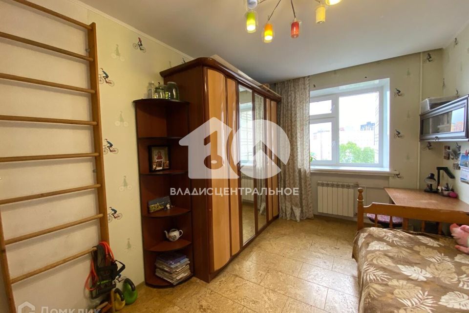 Продаётся 4-комнатная квартира, 70.8 м²