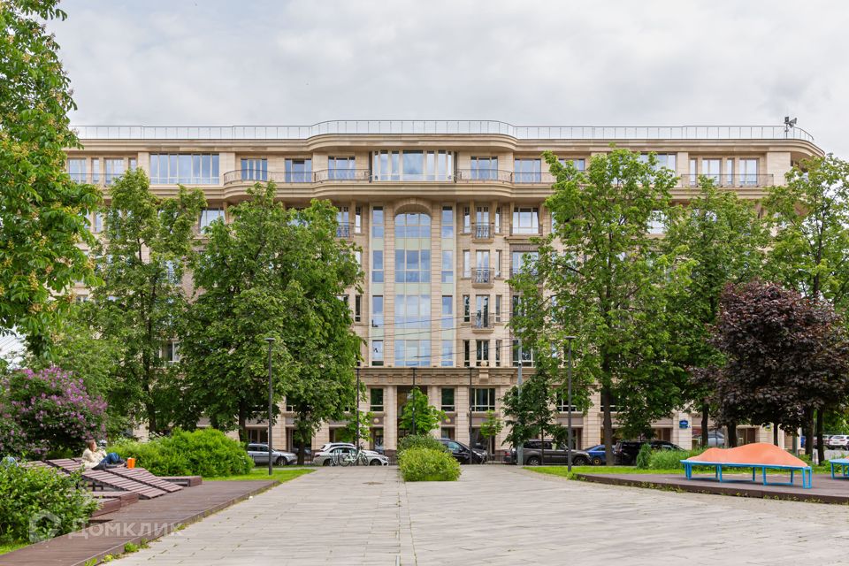 Продаётся 1-комнатная квартира, 57 м²
