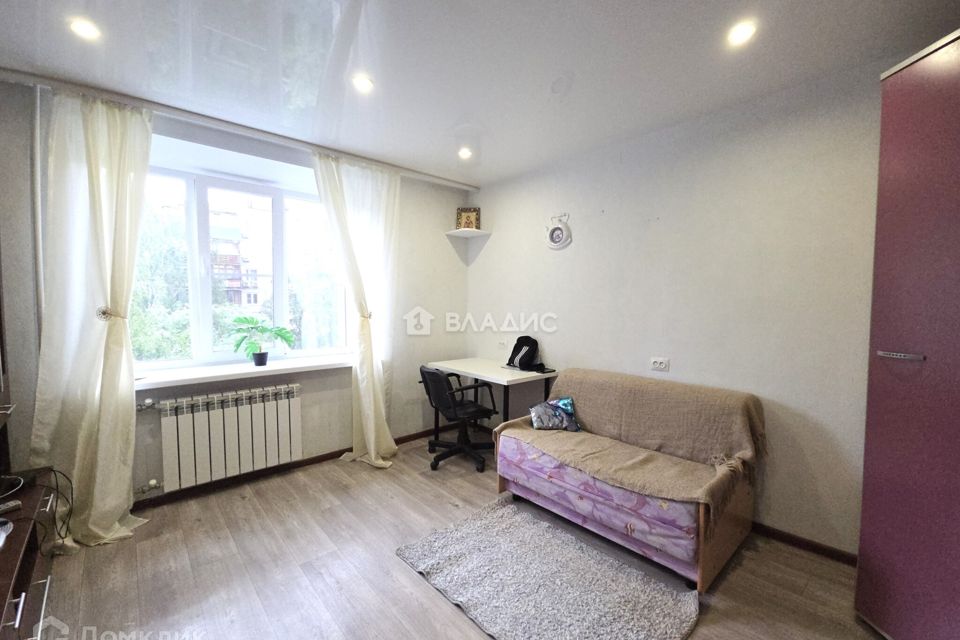Сдаётся комната в 8-комн. квартире, 150 м²