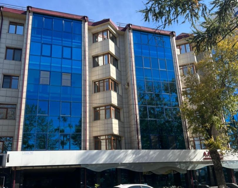 Продаётся 4-комнатная квартира, 169 м²