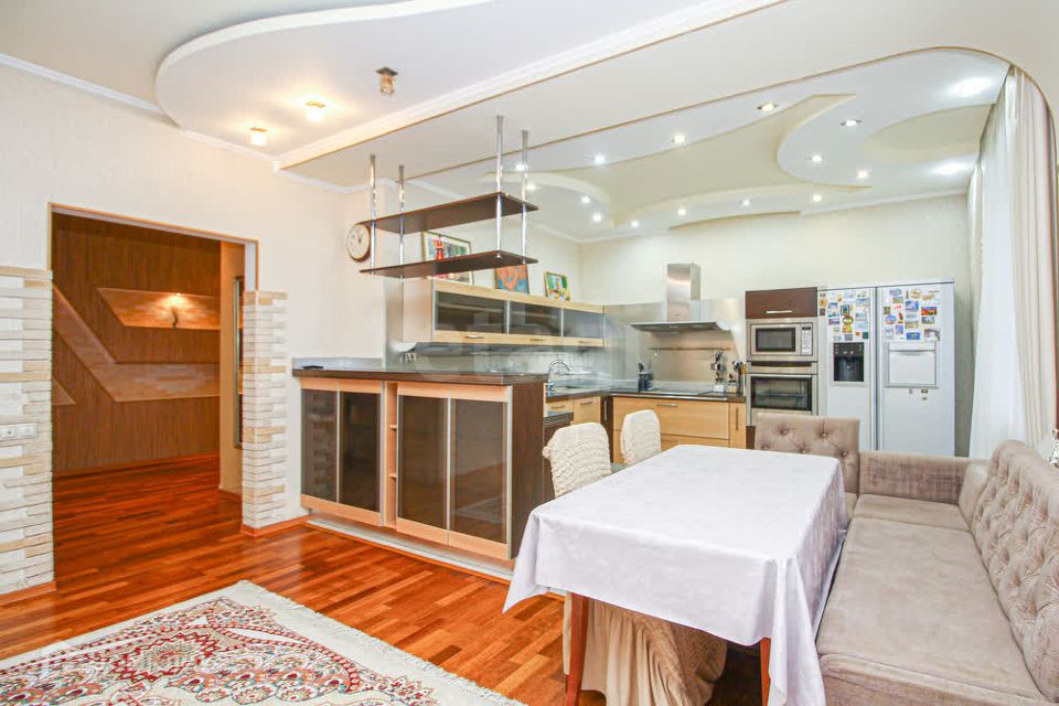 Продаётся 3-комнатная квартира, 116 м²