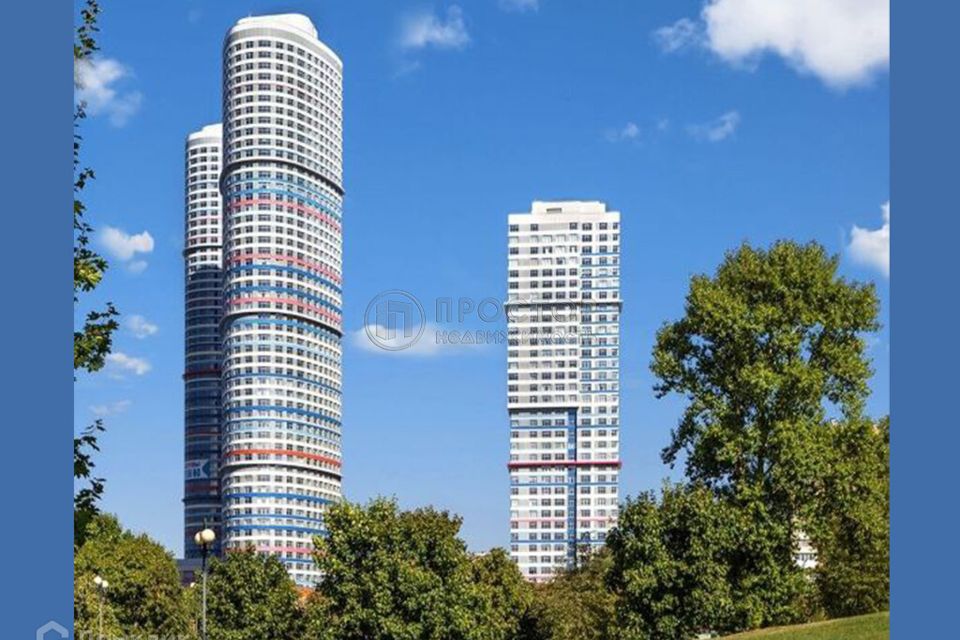 Продаётся 2-комнатная квартира, 108.2 м²