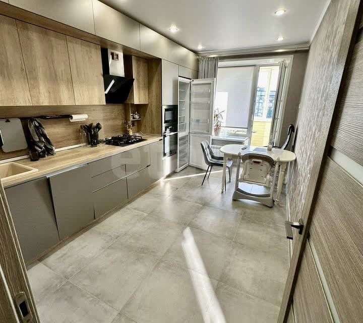 Продаётся 1-комнатная квартира, 52.4 м²