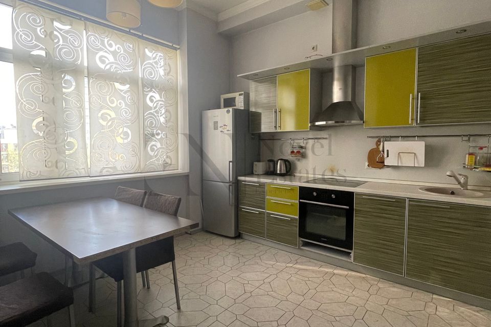 Продаётся 2-комнатная квартира, 69 м²