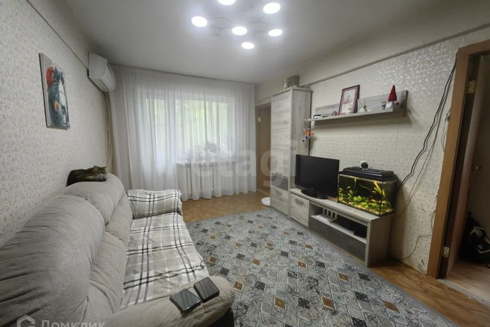Продаётся 4-комнатная квартира, 58.4 м²