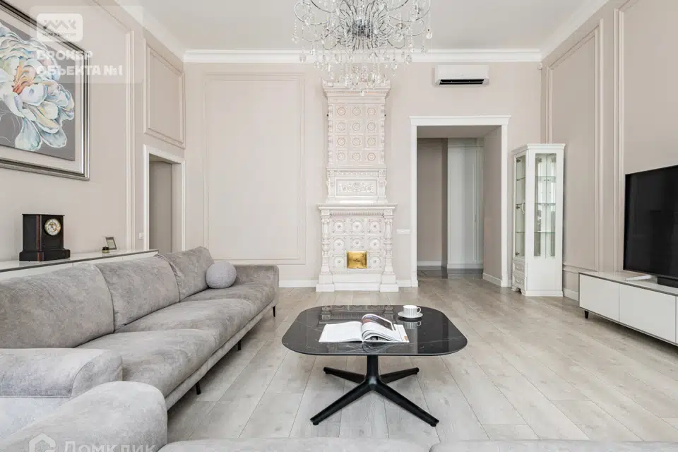 Продаётся 4-комнатная квартира, 145.2 м²