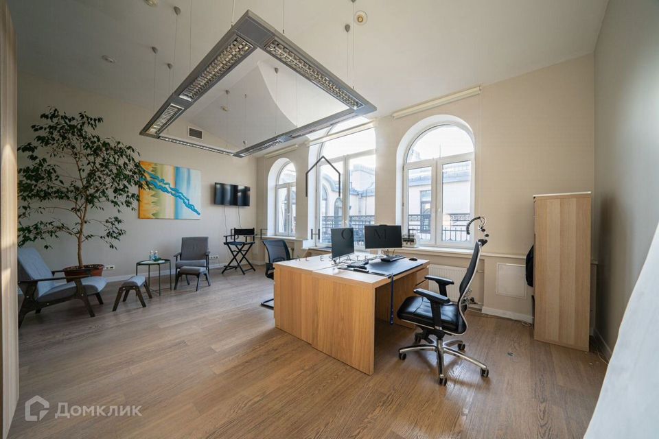 Сдаётся 10-комнатная квартира, 496 м²