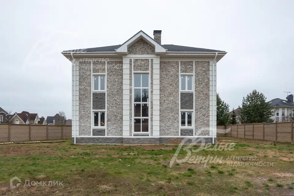 Продаётся 3-этажный дом, 300 м²