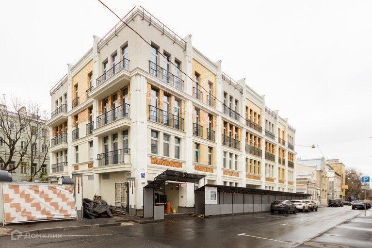 Продаётся 5-комнатная квартира, 276 м²