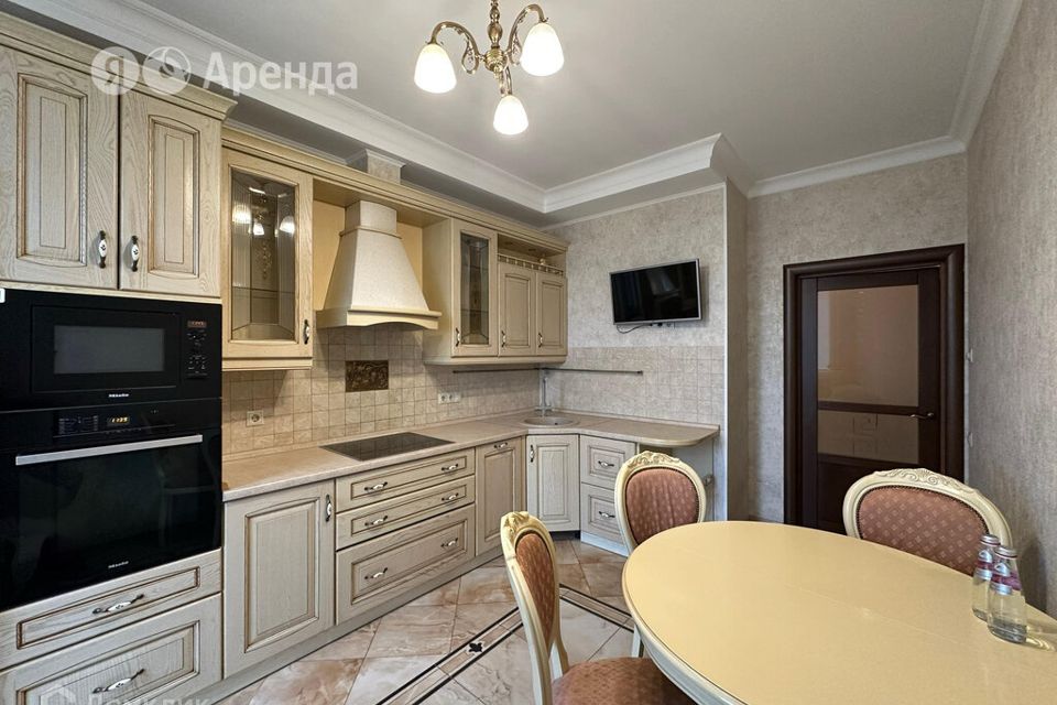 Сдаётся 2-комнатная квартира, 76 м²