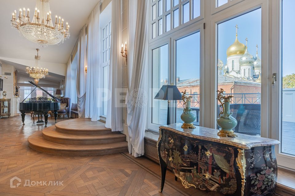 Продаётся 6-комнатная квартира, 584 м²