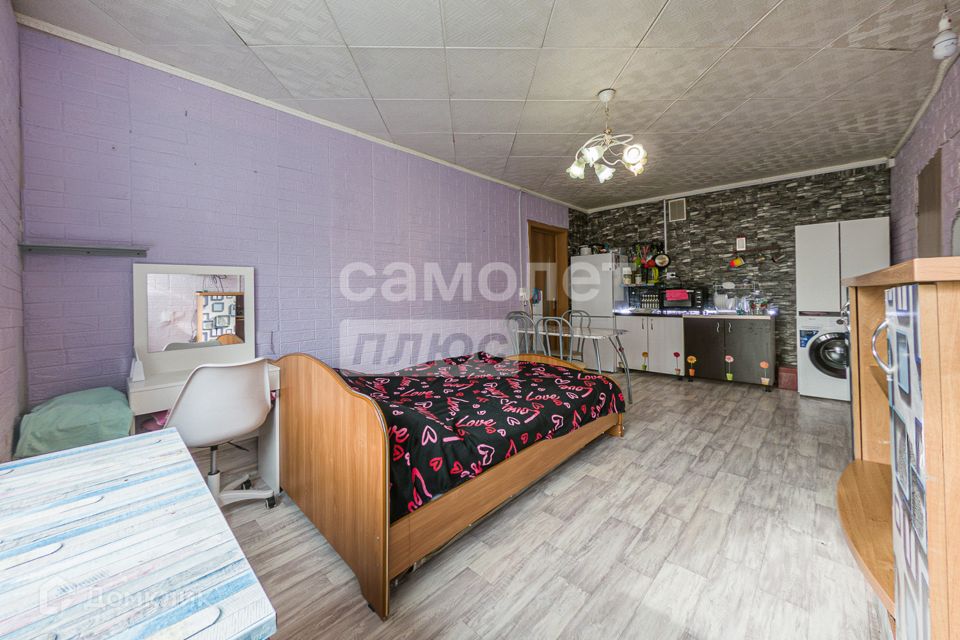 Продаётся 2 комнаты в 3-комн. квартире, 43.9 м²