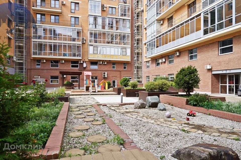 Продаётся 3-комнатная квартира, 194 м²